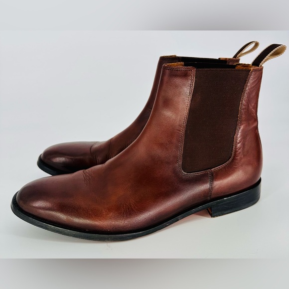 Brown Leather Chelsea Boots with Elastic Panels